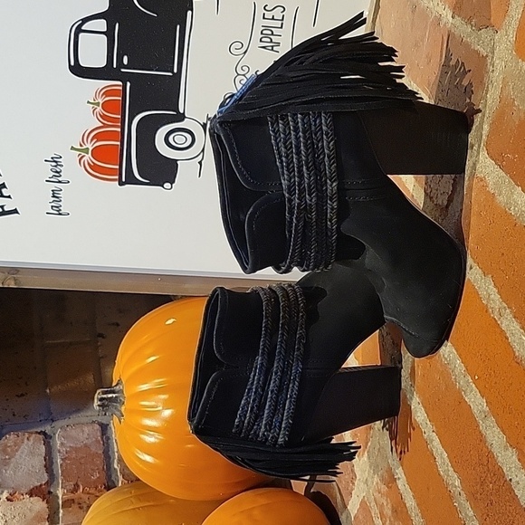 BCBGeneration open toe fringe black 3 1/2 in heel ankle boots with braid details - Picture 2 of 8